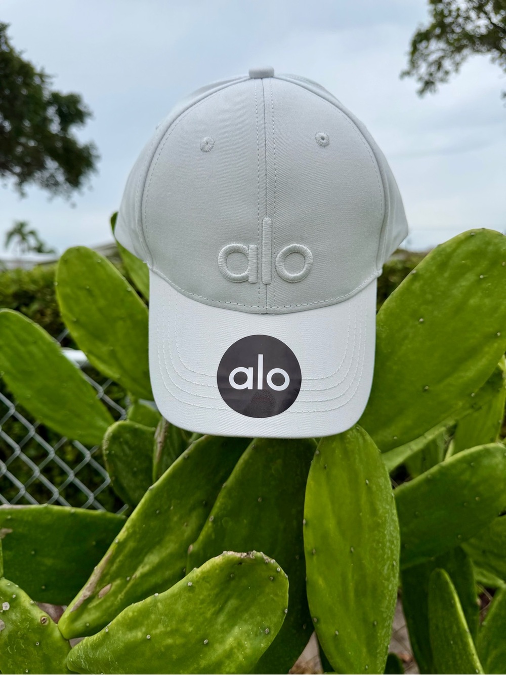 ALO Yoga Off Duty White Embossed Logo Baseball Cap - Picture 6 of 13
